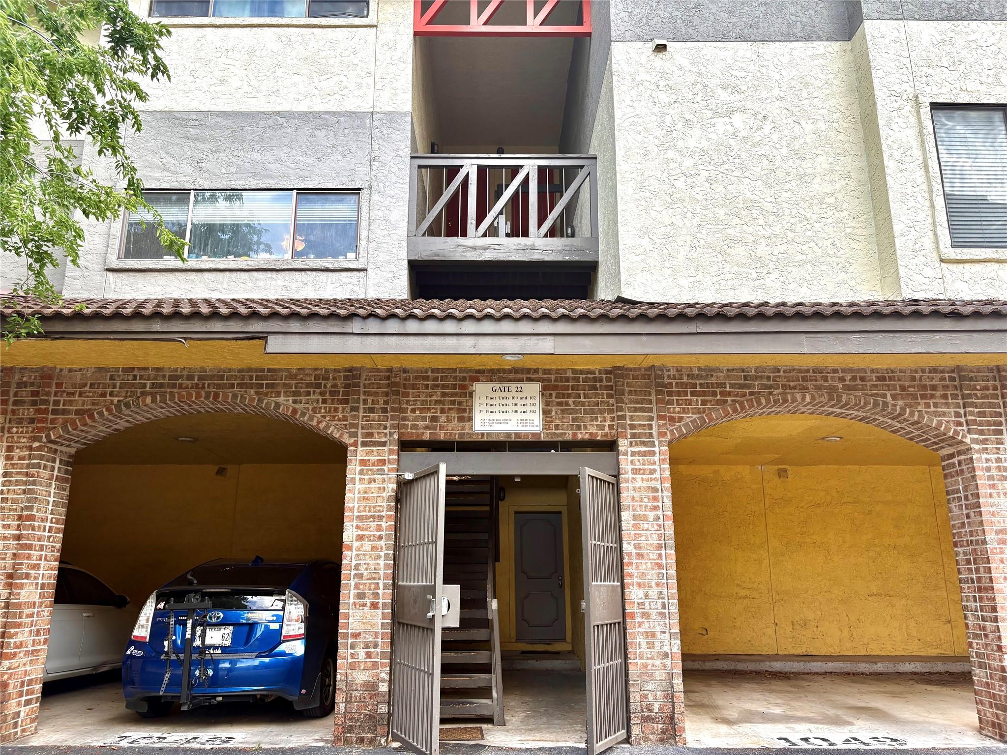 806 24th, Austin, TX 78705 — photo 1