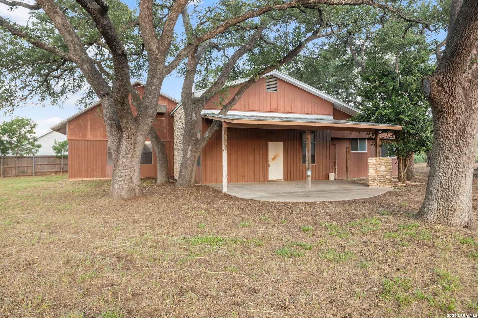 604 N Cherry St, Fredericksburg, TX 78624 — photo 1