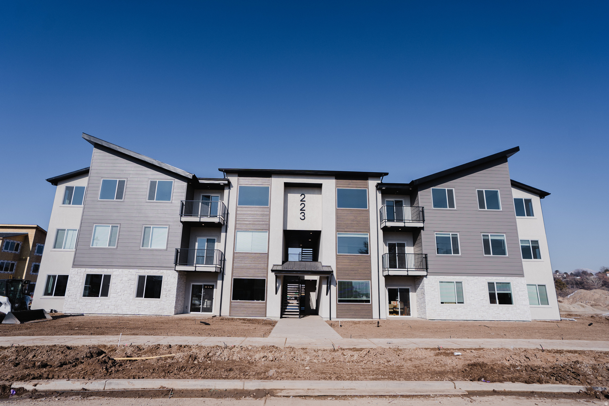 253 E VOLUNTEER DR #8-203, Spanish Fork, UT 84660 — photo 1