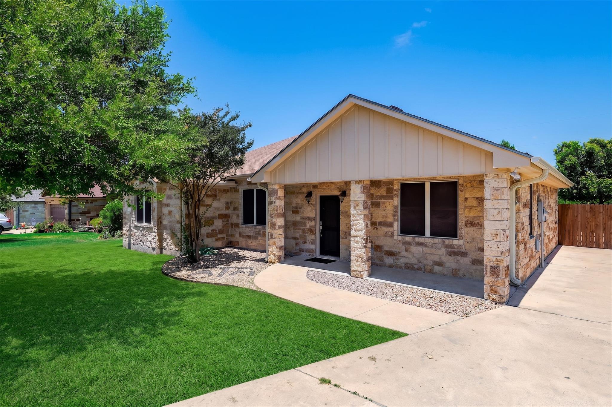 100 Magan, Jarrell, TX 76537 — photo 1