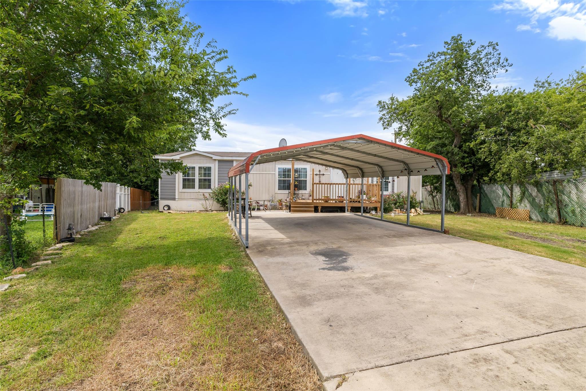 418 Lenora, Taylor, TX 76574 — photo 1