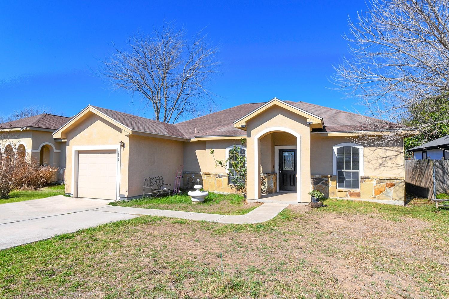 711 Sturgeon, San Marcos, TX 78666 — photo 1