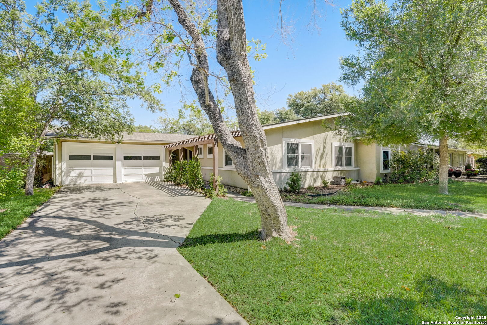 631 Nottingham Dr, , 78209 — photo 1