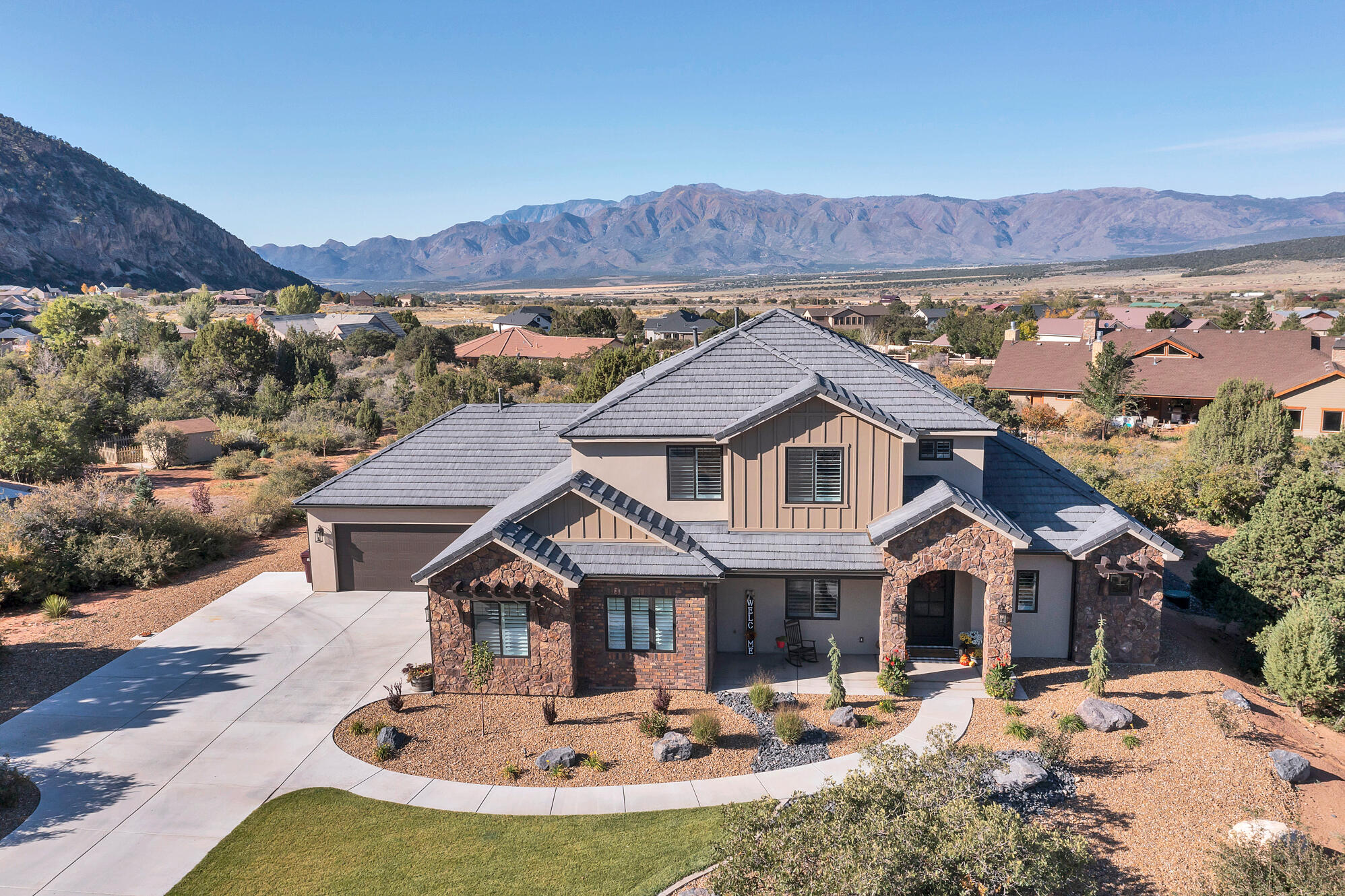 1912 S Chekshani Cliffs LN, New Harmony, UT 84757 — photo 1