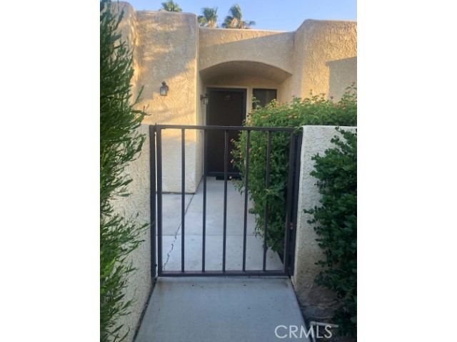 200 E Racquet Club Road 19, Palm Springs, CA 92262 — photo 1