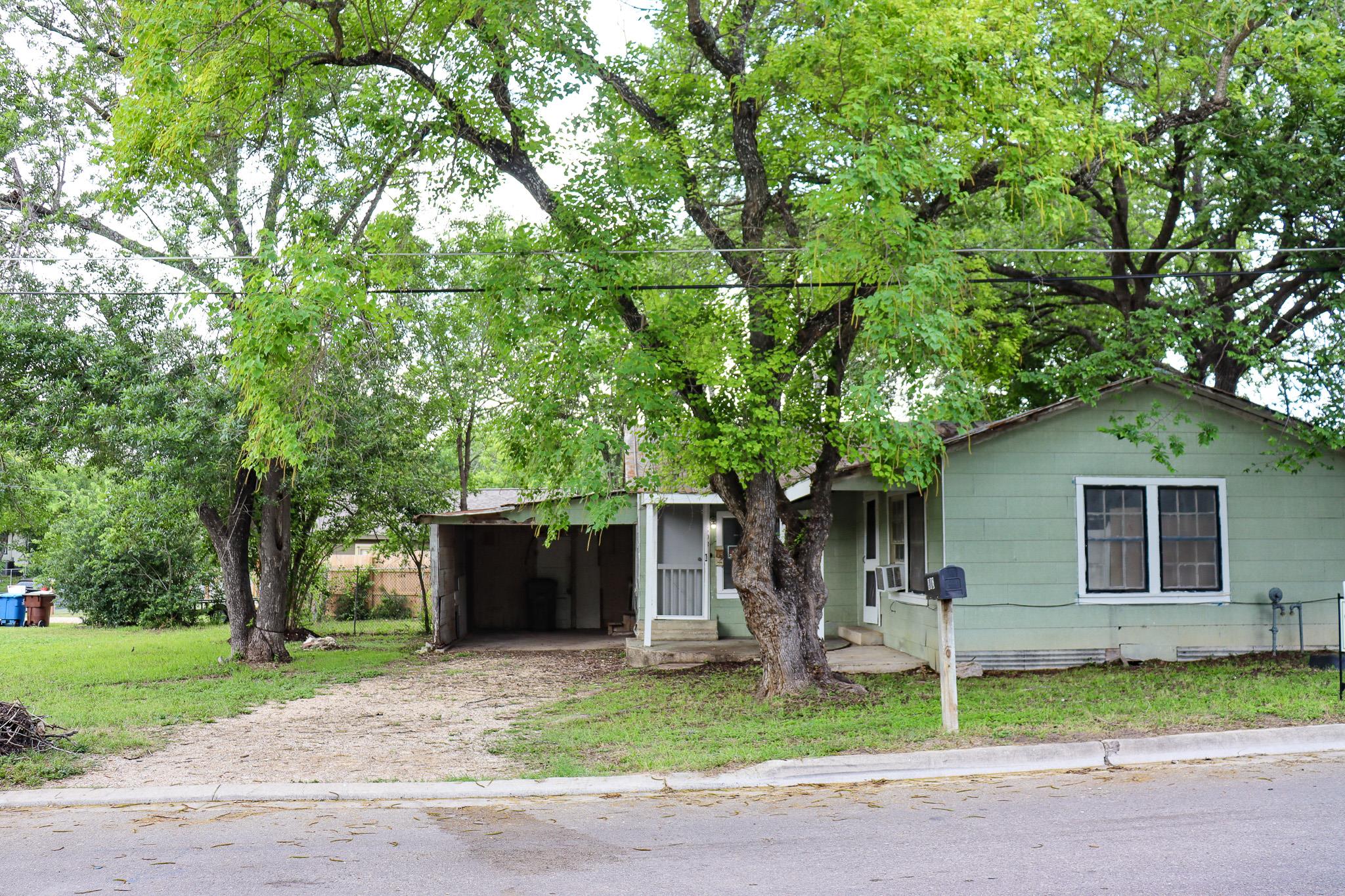 803 Third St, Lockhart, TX 78644 — photo 1