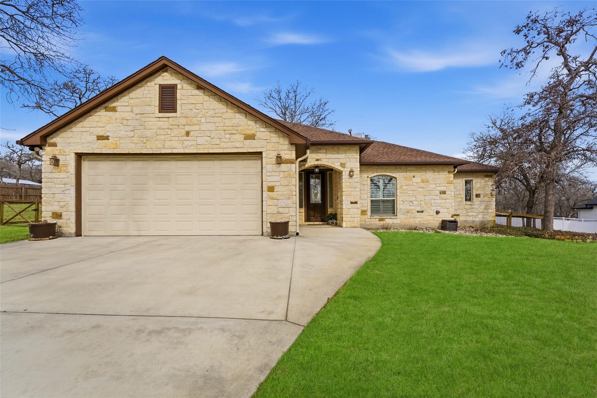 203 Champions, La Vernia, TX 78121 — photo 1