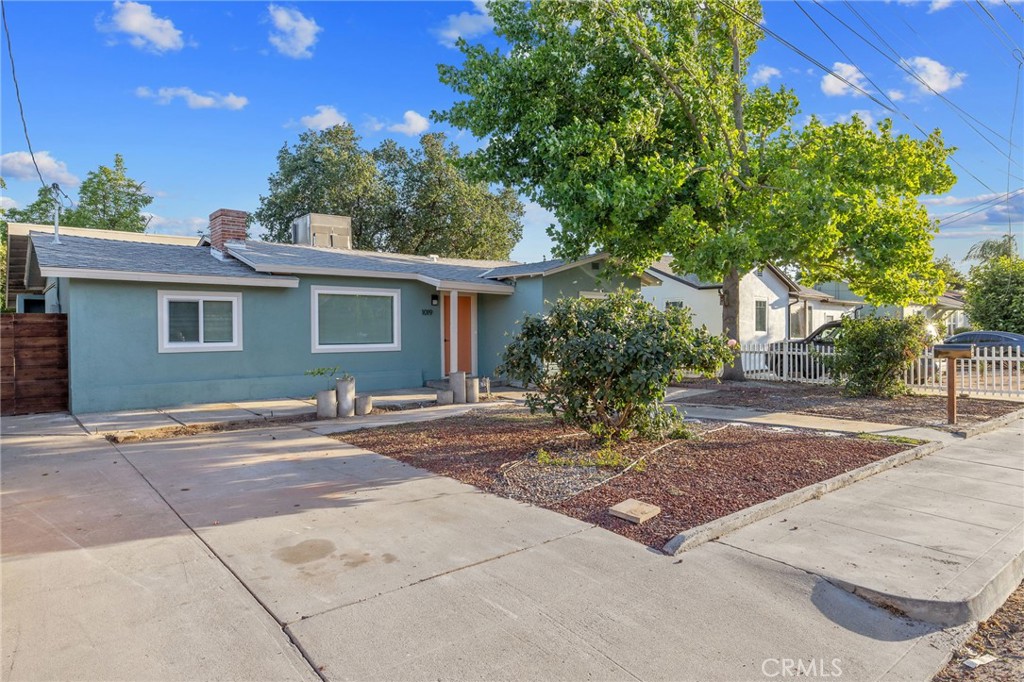 1019 E Laurel Avenue, Visalia, CA 93292 — photo 1
