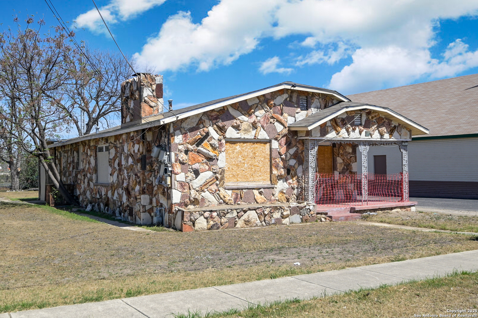 1711 Burleson, ,  78202 — photo 1