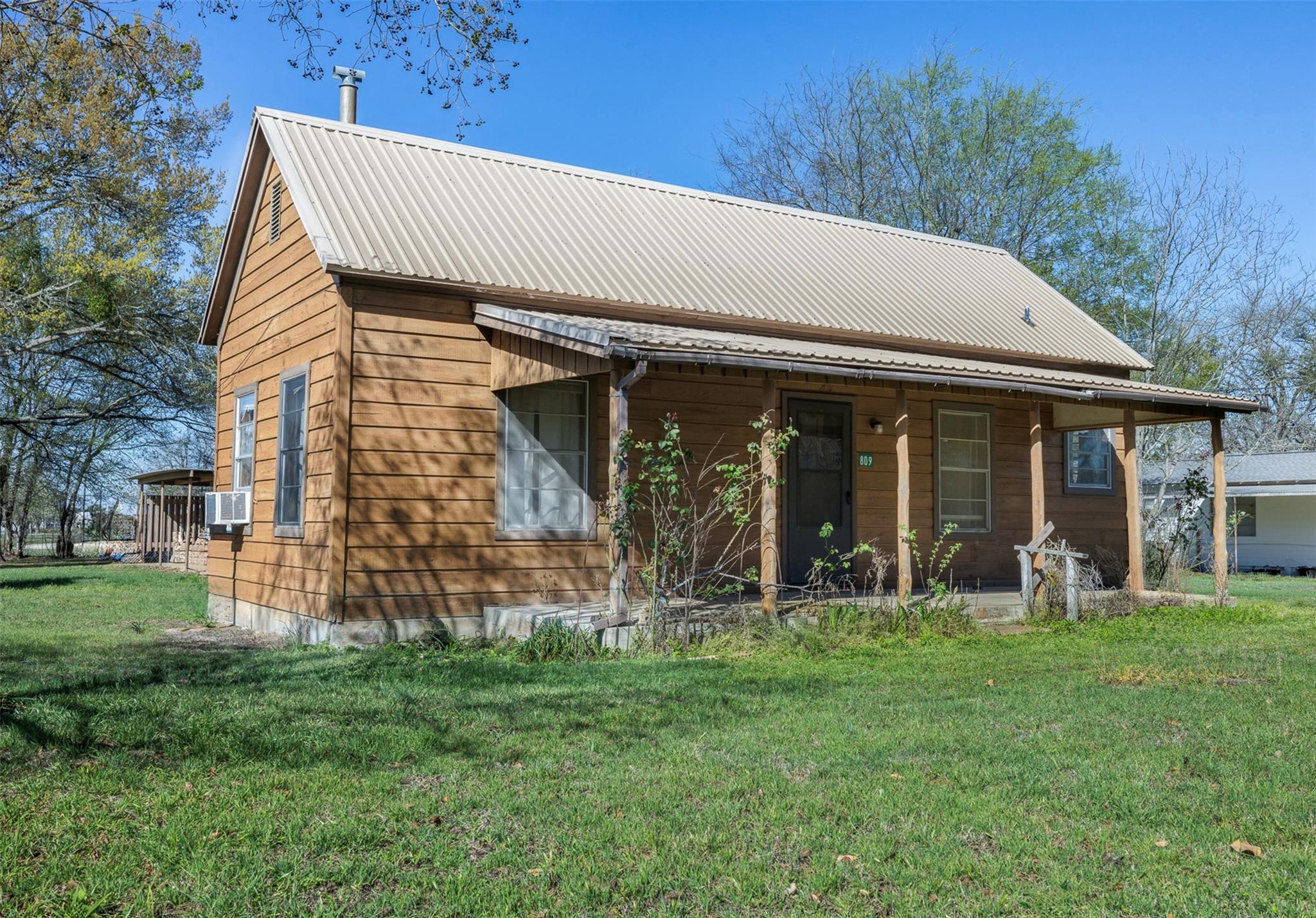 809 N Main St, Lexington, TX 78947 — photo 1