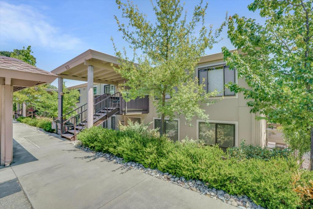 1388 Rockledge Lane 5, Walnut Creek, CA 94595 — photo 1
