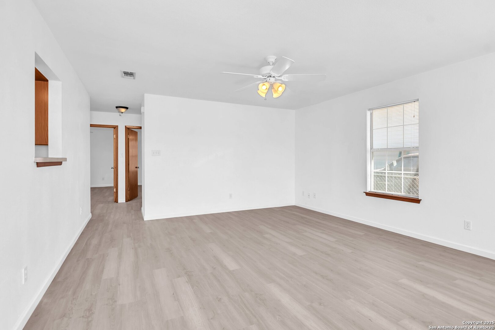 612 Theissen, ,  78006 — photo 1