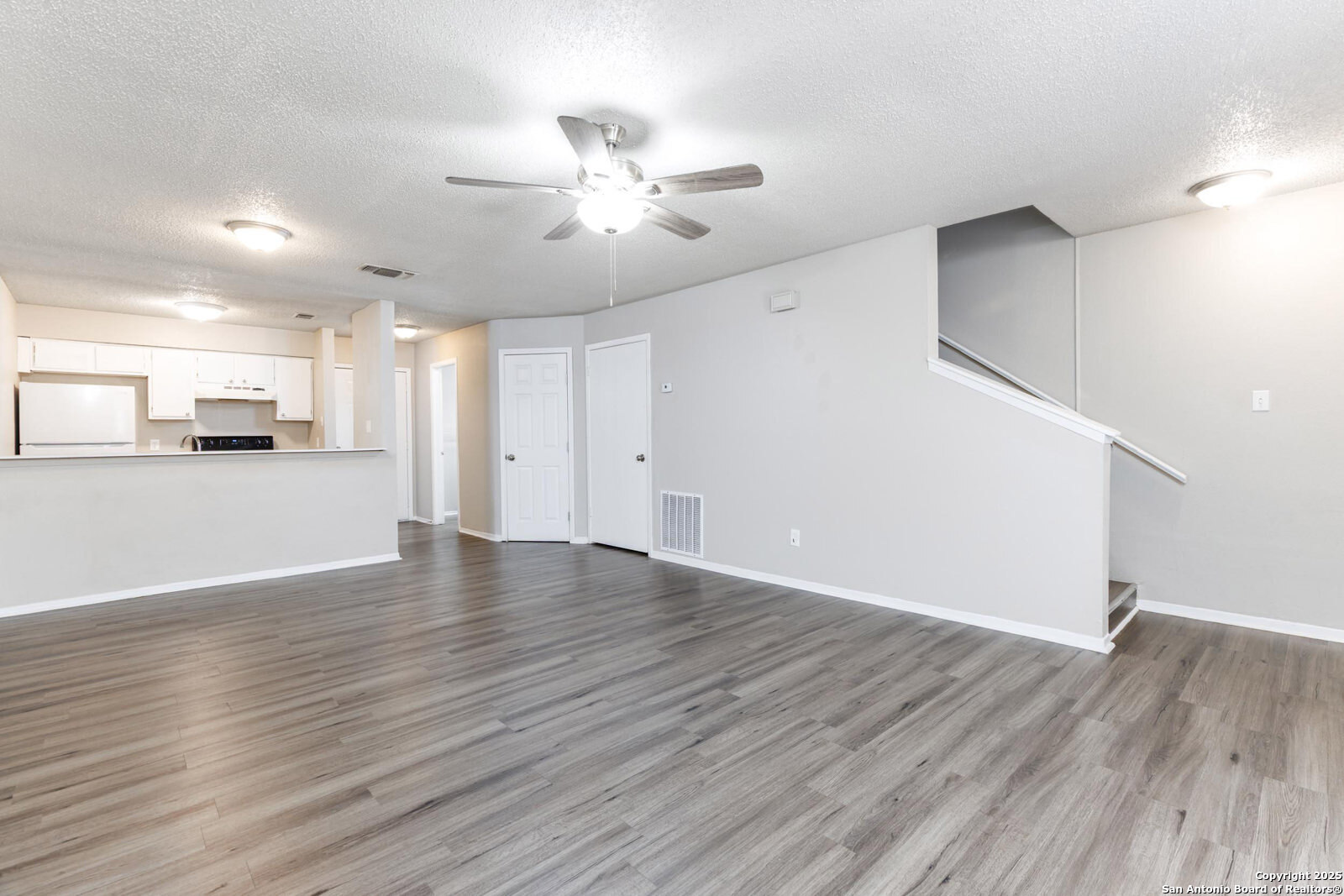 546 Dukeway, ,  78148 — photo 1