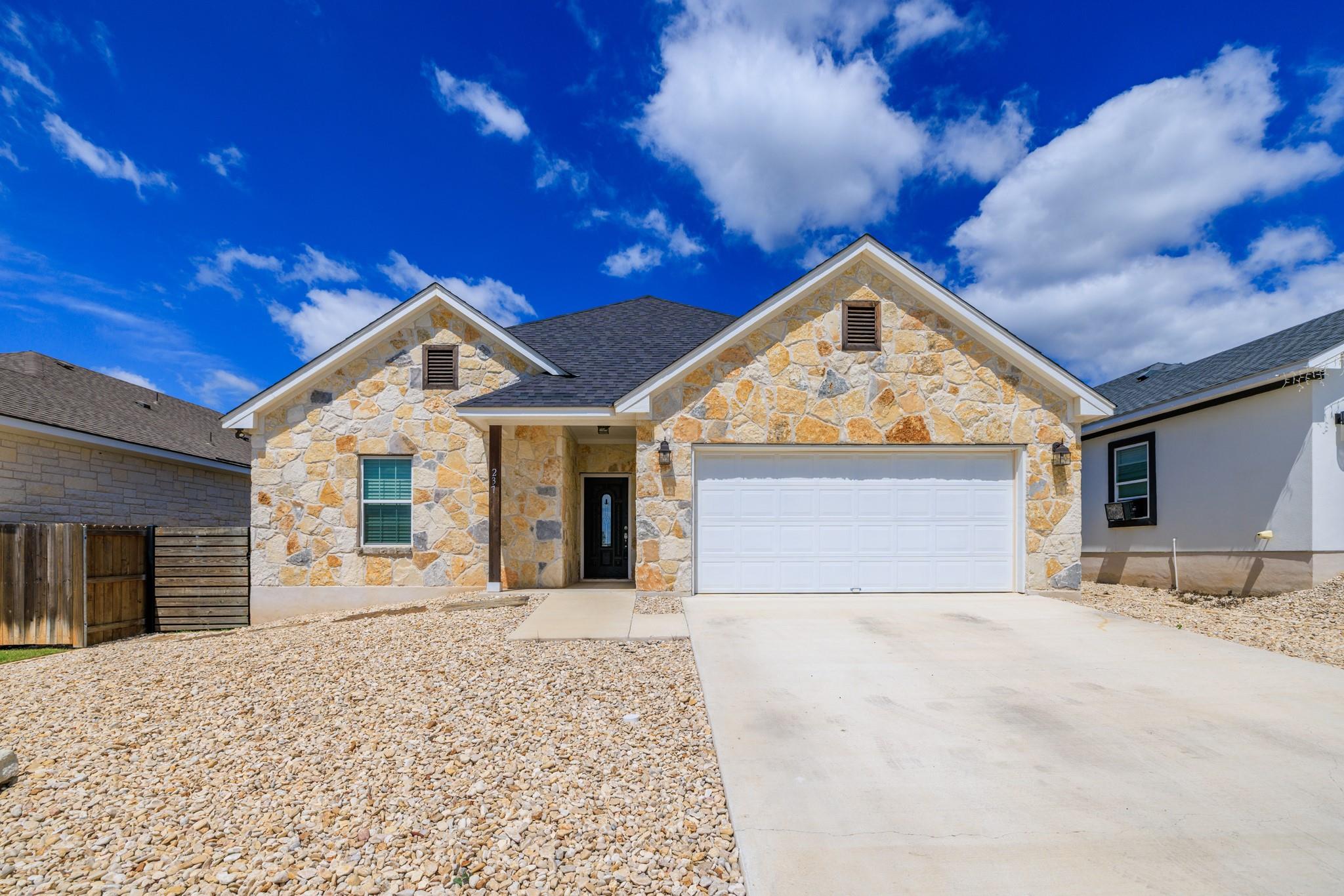 237 Dudley, Fredericksburg, TX 78624 — photo 1