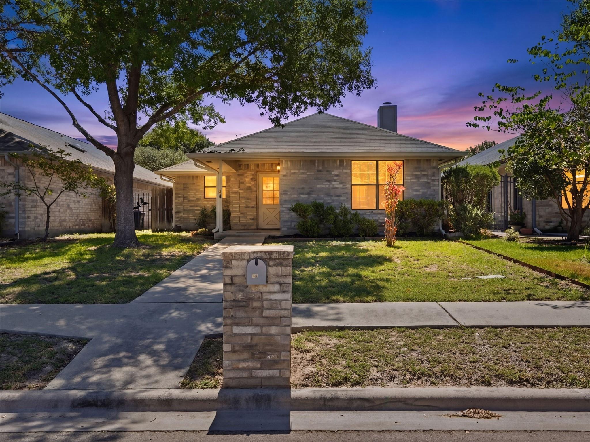 526 Riverside, New Braunfels, TX 78130 — photo 1