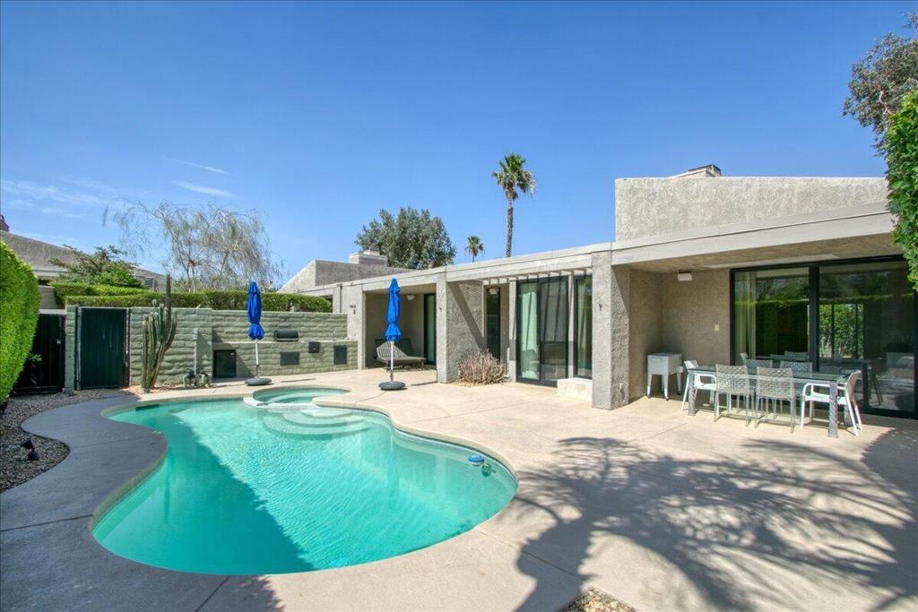 2995 Sundance Circle E, Palm Springs, CA 92262 — photo 1