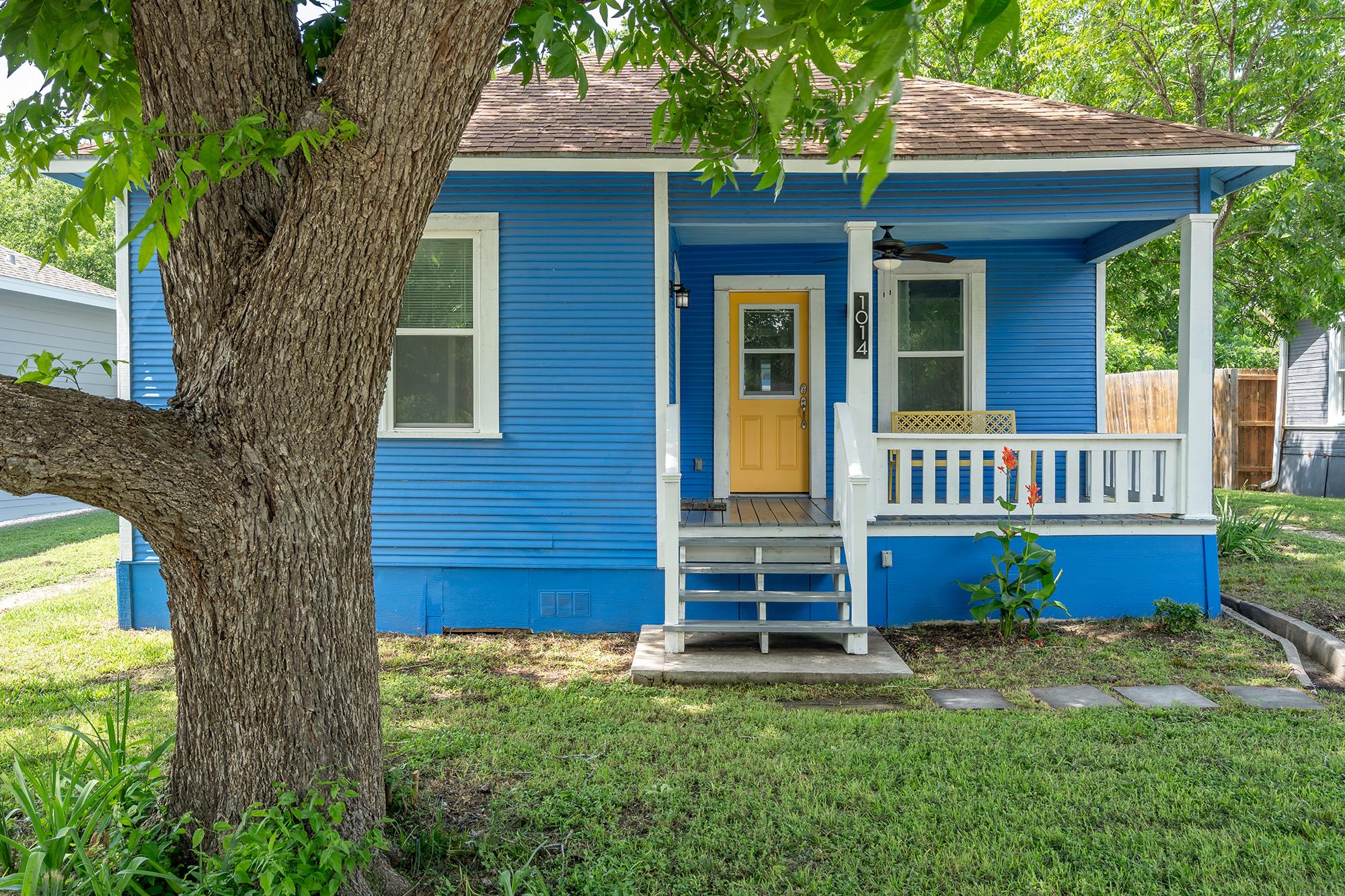 1014 6th, Taylor, TX 76574 — photo 1