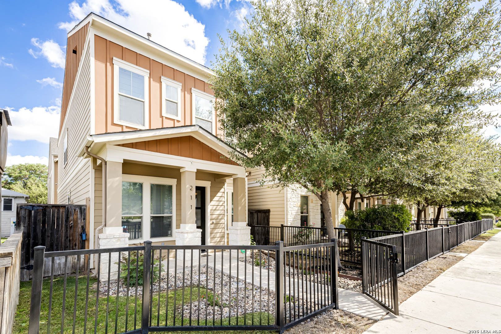 211 E Courtland, San Antonio, TX 78212 — photo 1