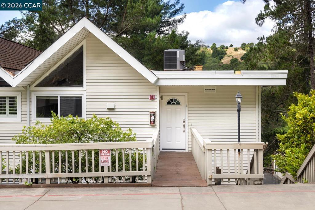 126 Ascot Ct B, Moraga, CA 94556 — photo 1