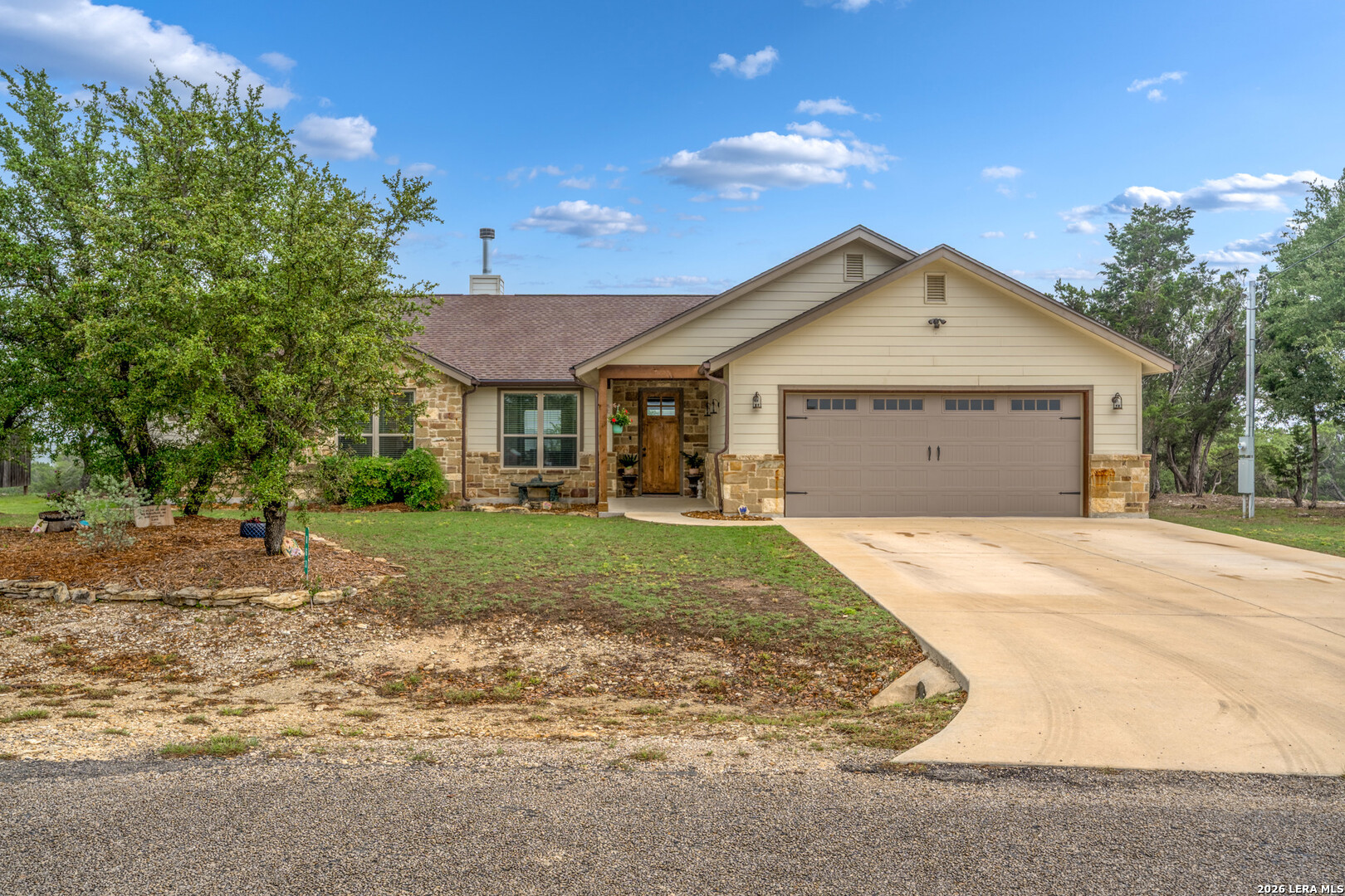 863 Primrose Path, ,  78133 — photo 1