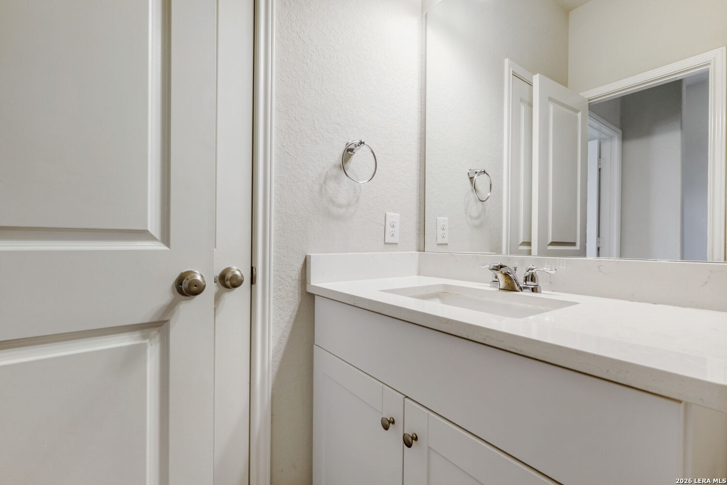 22511 CARRIAGE BLF, ,  78261 — photo 1