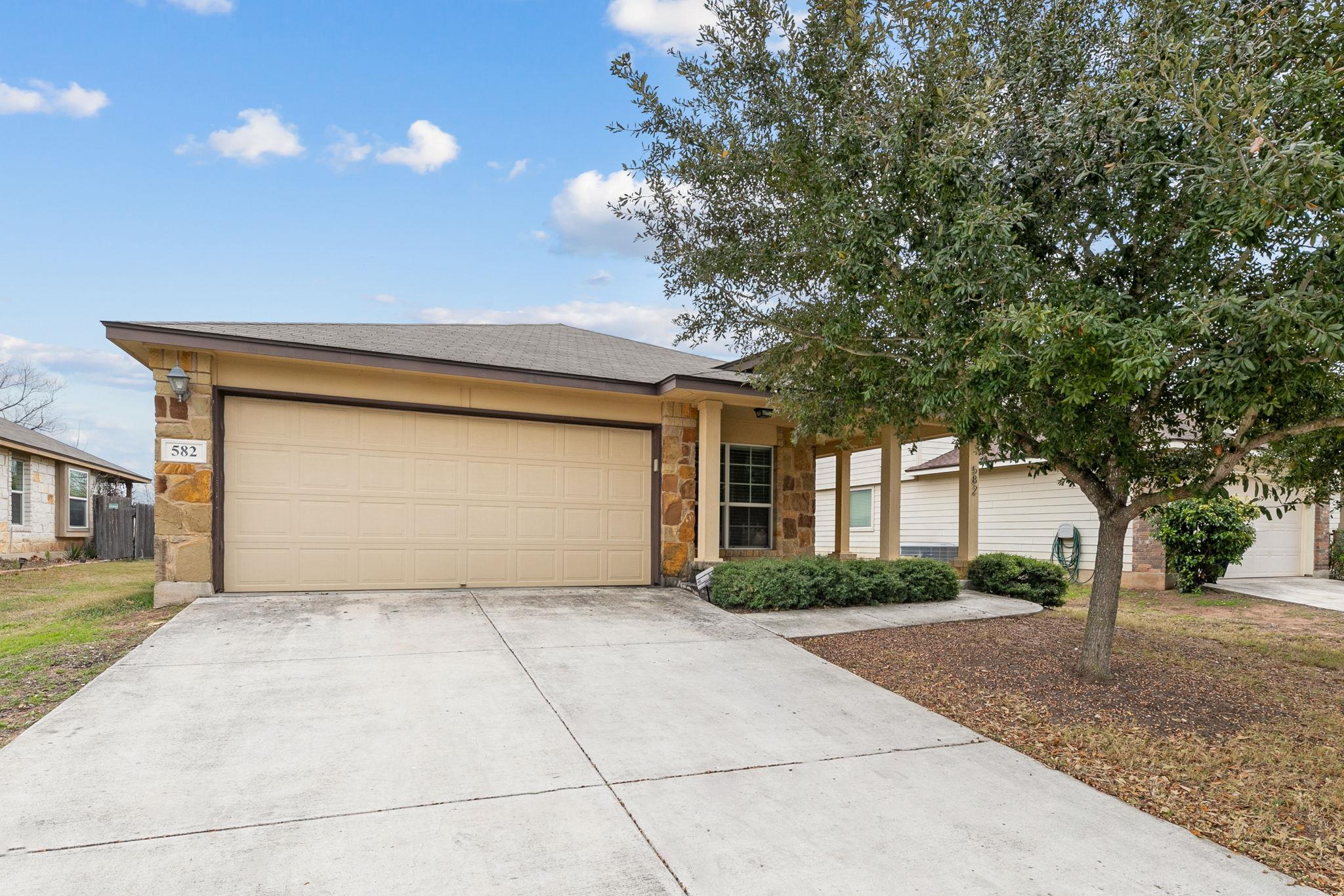 582 Briggs, New Braunfels, TX 78130 — photo 1