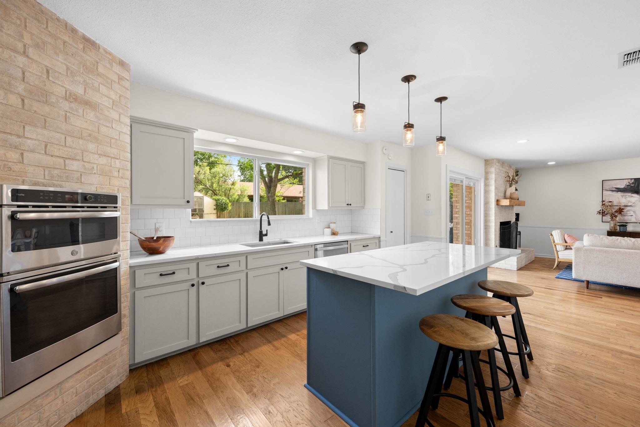2210 Kenbridge, Austin, TX 78757 — photo 1