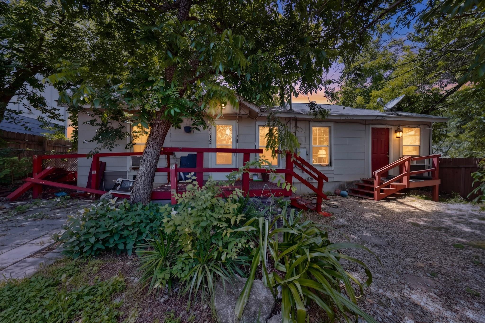1302 1/2 WALNUT, Austin, TX 78702 — photo 1
