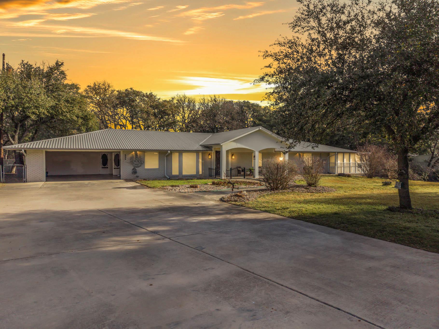 888 Shanklin, Belton, TX 76513 — photo 1