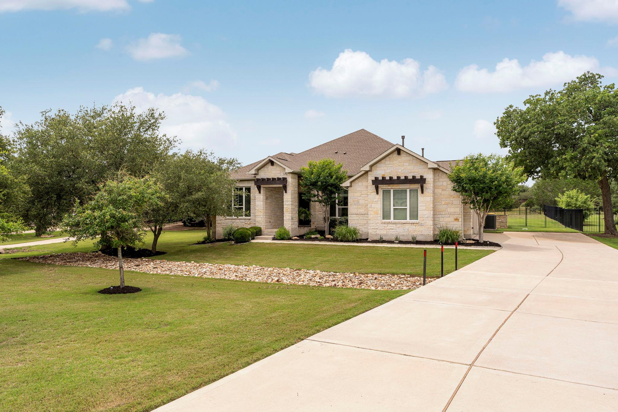 530 Hawthorne, Driftwood, TX 78619 — photo 1
