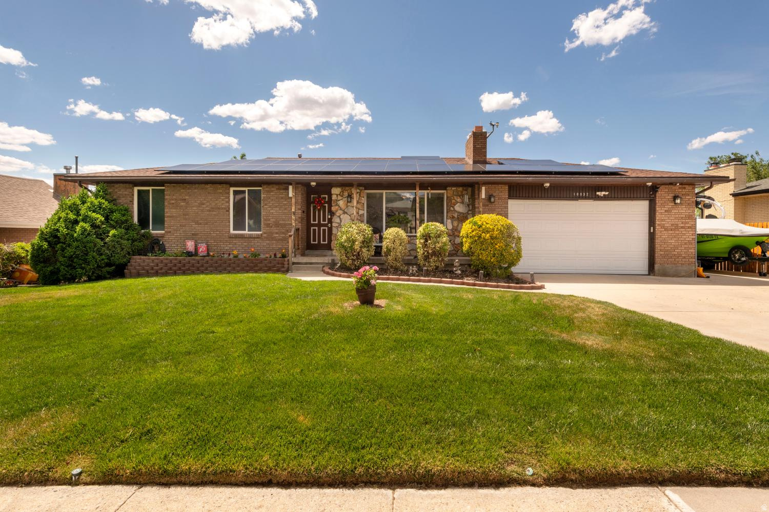 10032 S BLOSSOM DR, Sandy, UT 84092 — photo 1