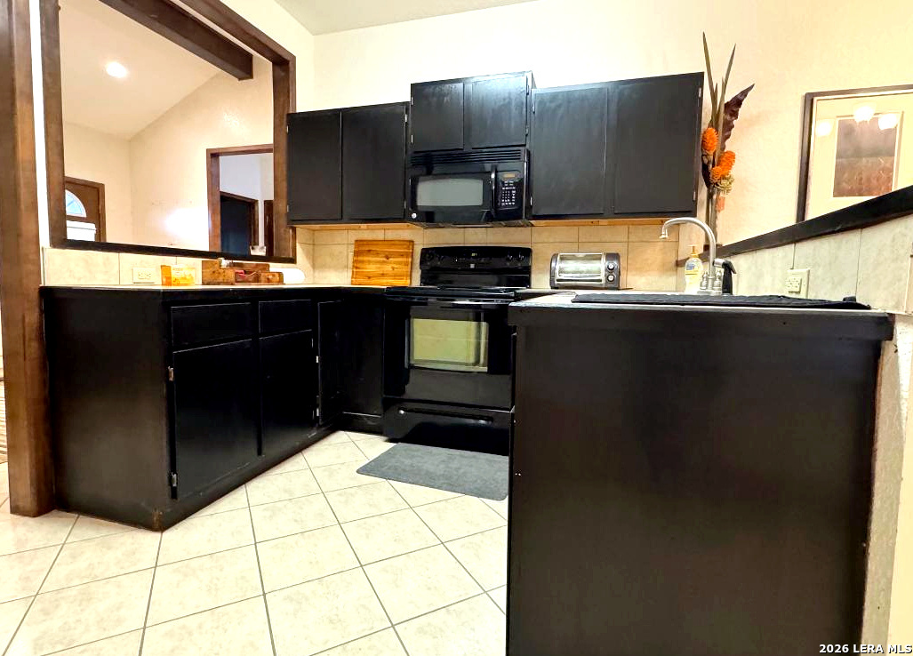 714 Houston, ,  78064 — photo 1