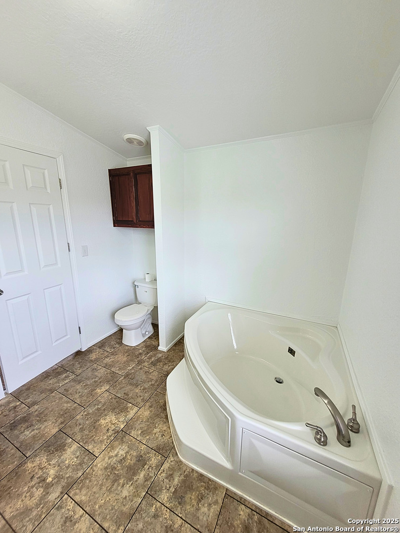 2072 County Road 421, , 78160 — photo 1