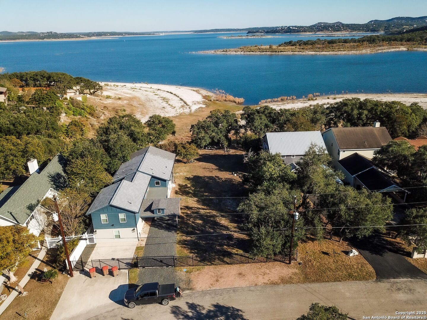 864 Lakebreeze Dr, Canyon Lake, TX 78133 — photo 1