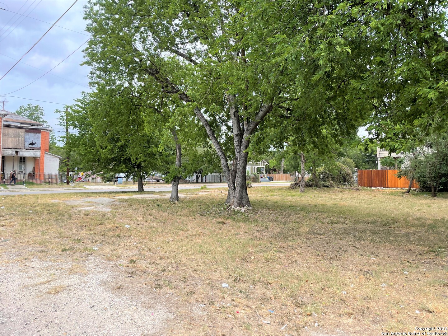902 S MITTMAN ST, San Antonio, TX 78210 — photo 1
