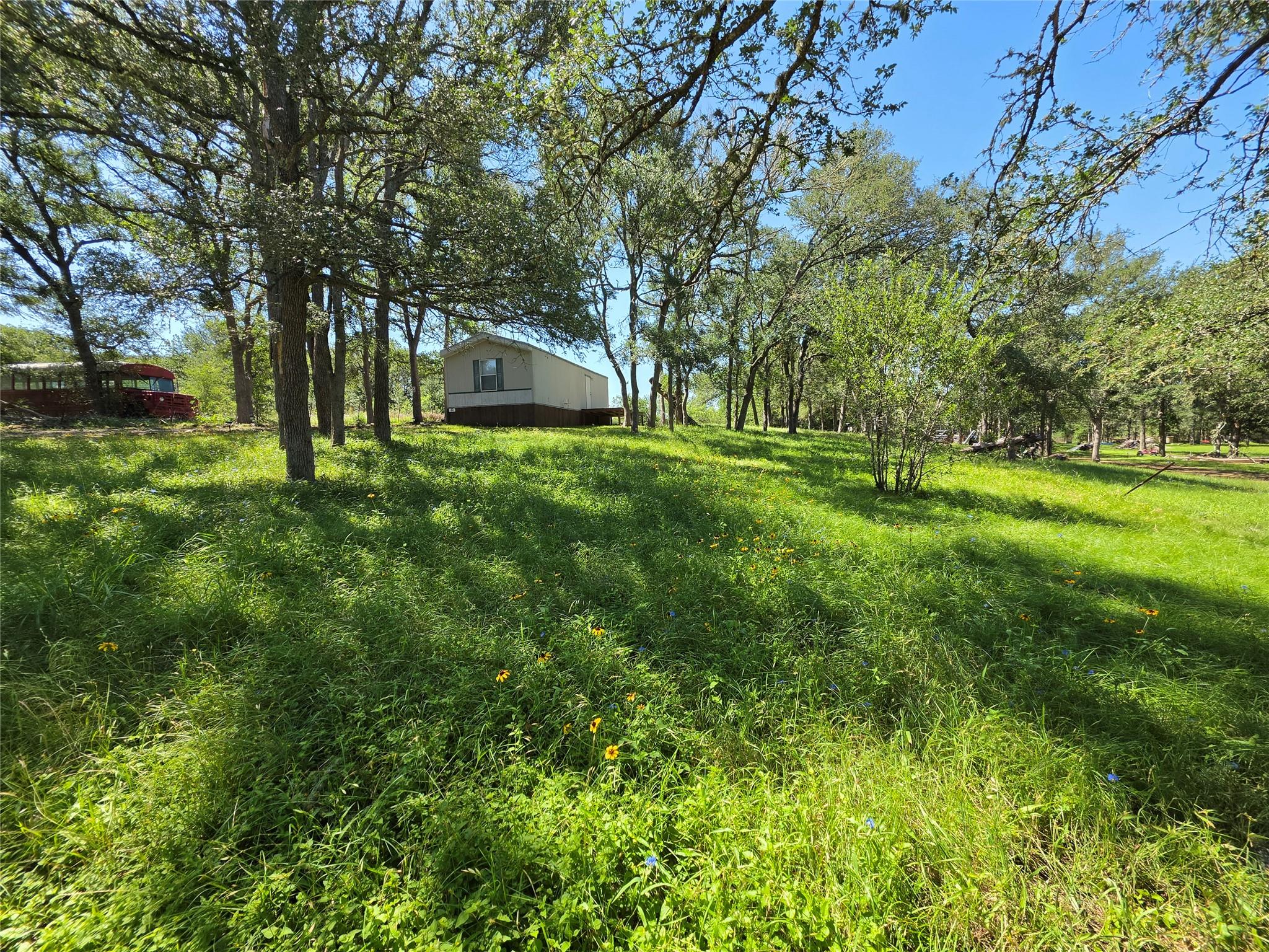113 Valley, Smithville, TX 78957 — photo 1