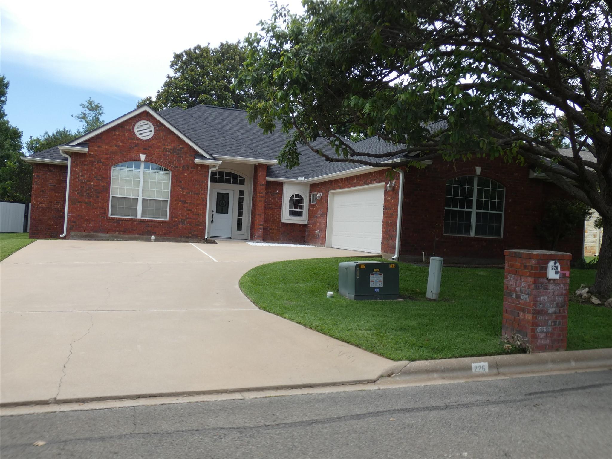 226 Muirfield, Meadowlakes, TX 78654 — photo 1