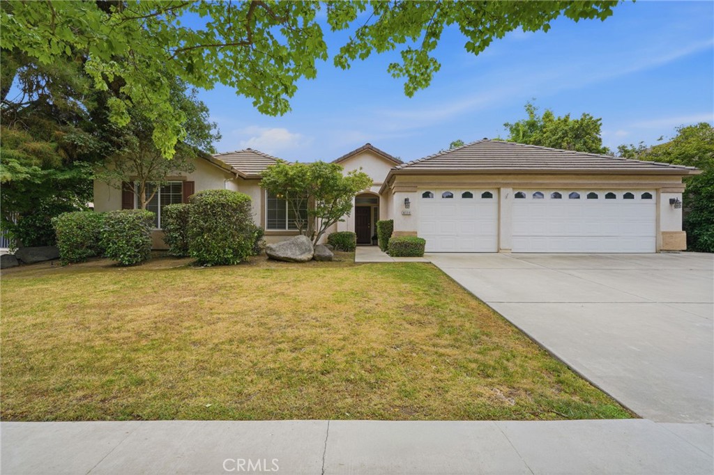 6111 W Pryor Avenue, Visalia, CA 93277 — photo 1