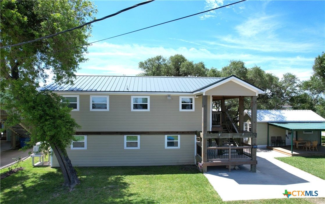 911 W Madison Avenue, Port O'Connor, TX 77982 — photo 1