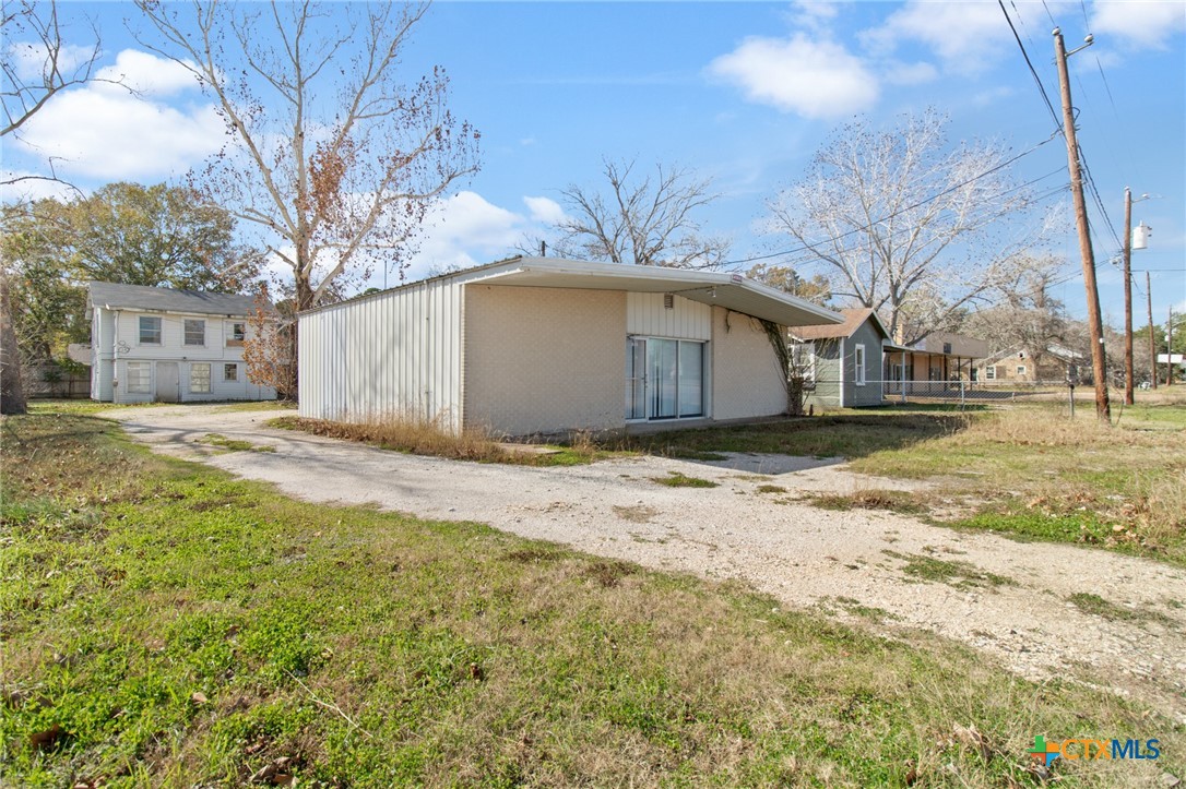 625 S Wells, Edna, TX 77957 — photo 1