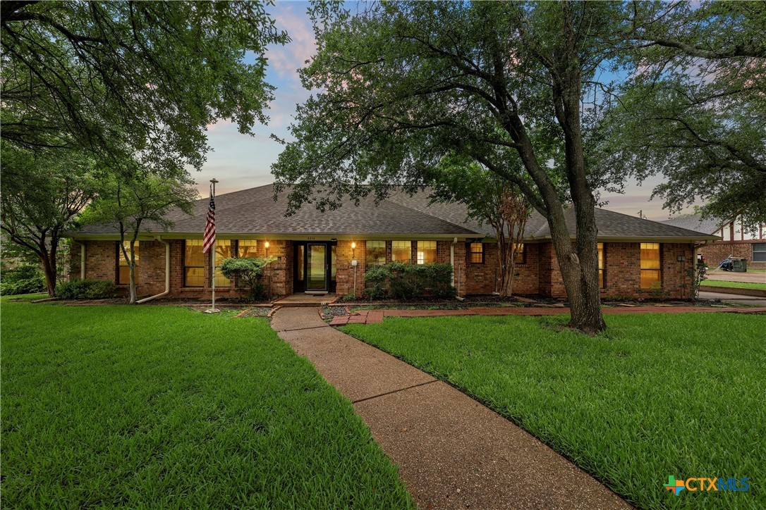 8216 Teakwood Drive, Woodway, TX 76712 — photo 1