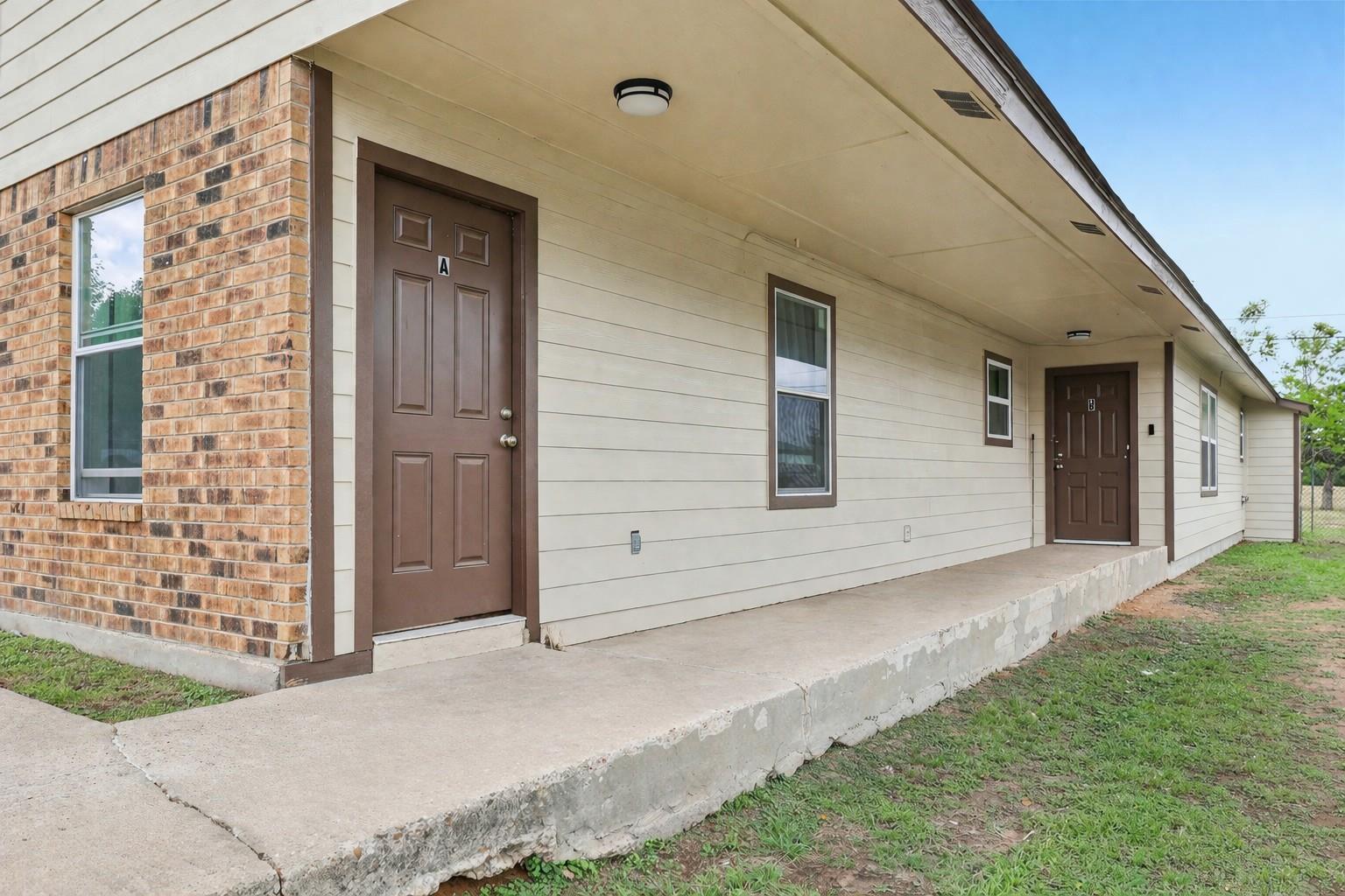200 Monterrey, Elgin, TX 78621 — photo 1