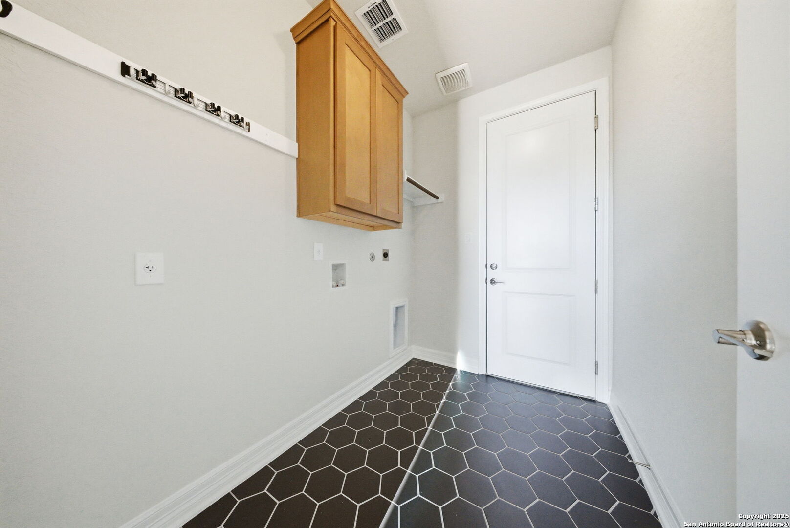 662 Hidden View, , 78130 — photo 1