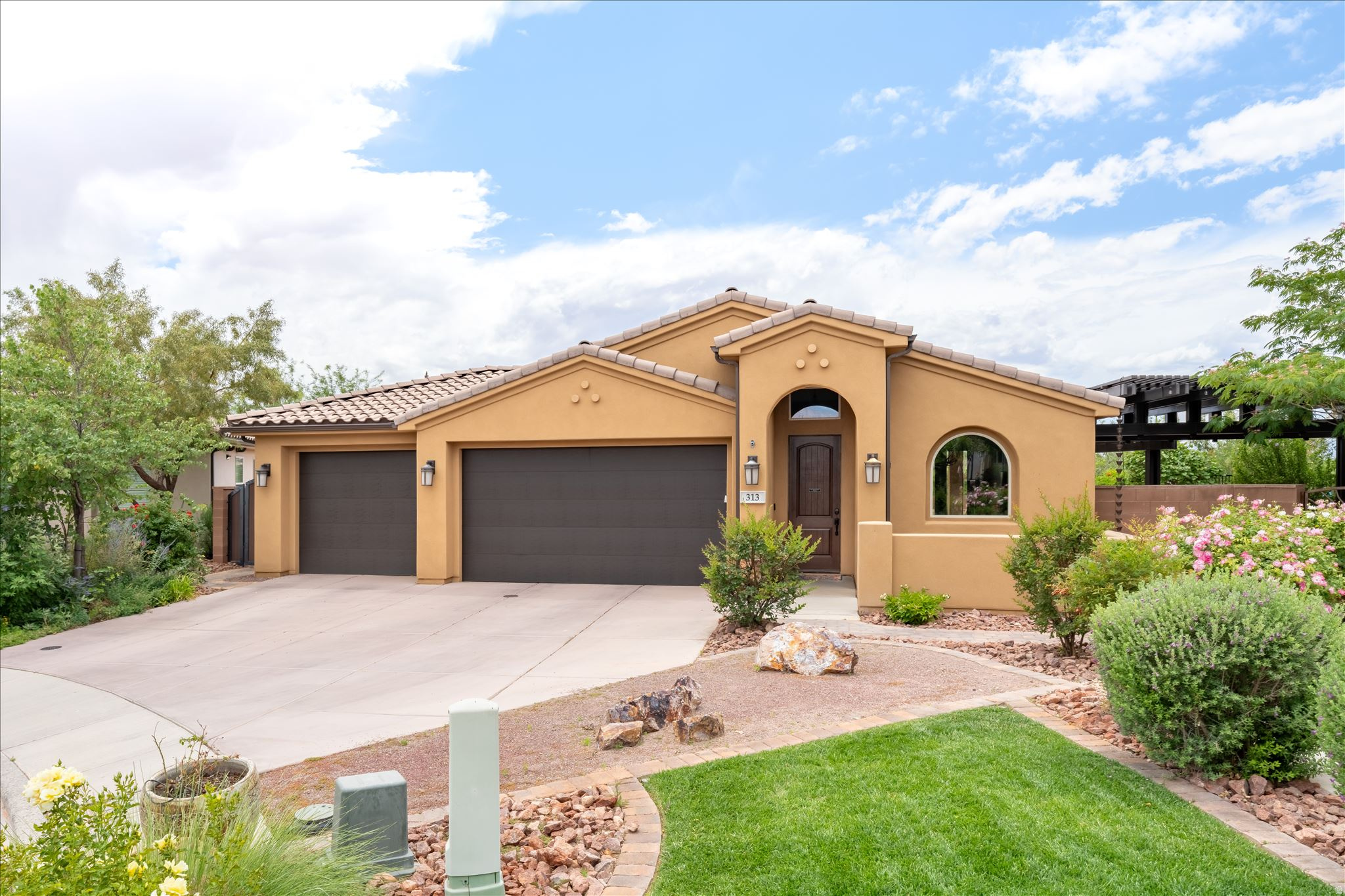 313 W PERIDOT DR, Washington, UT 84780 — photo 1