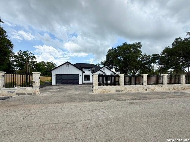 1208 Trail, Floresville, TX 78114 — photo 1