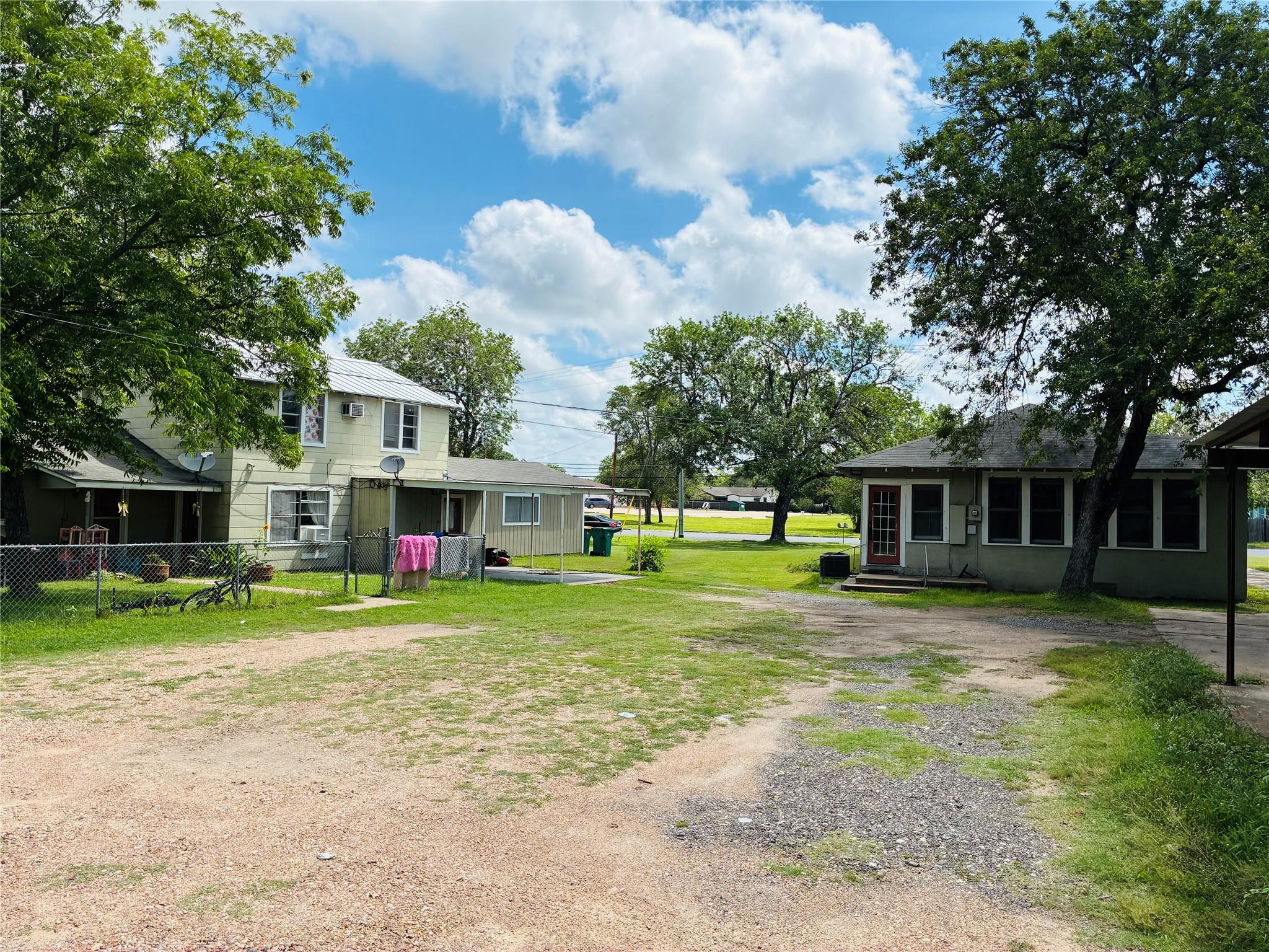 927937 N Franklin, La Grange, TX 78945 — photo 1