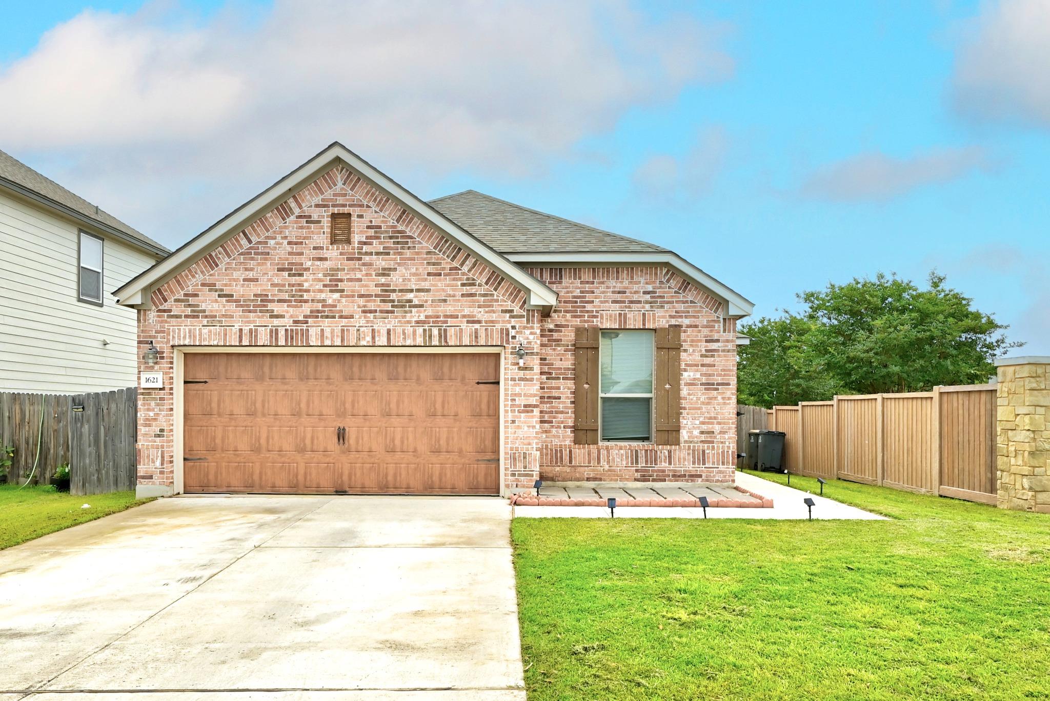 1621 Dragonfly Loop, Bastrop, TX 78602 — photo 1