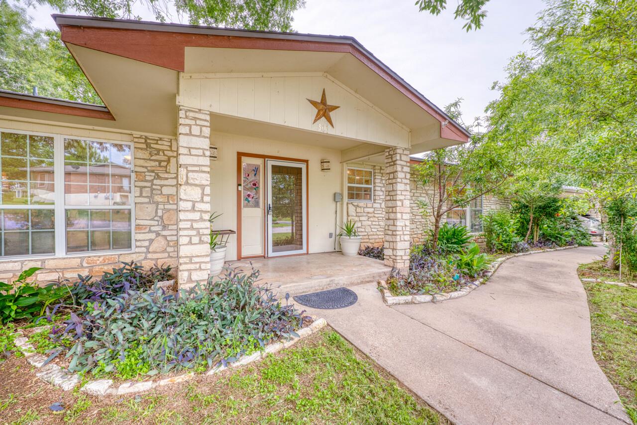 301 6th, Marble Falls, TX 78654 — photo 1