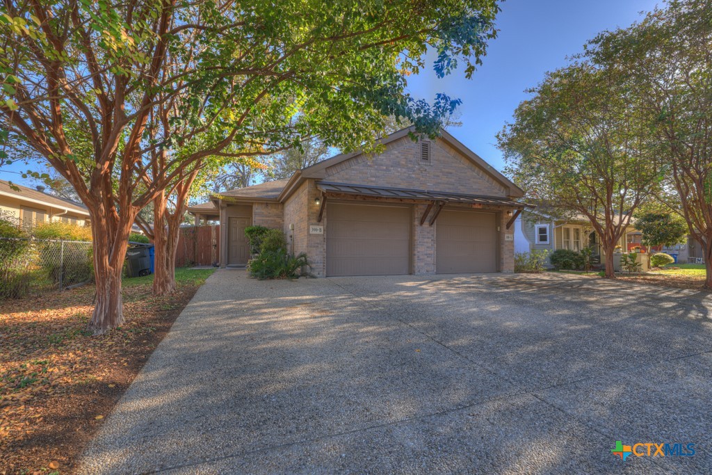388 E Faust Street, New Braunfels, TX 78130 — photo 1