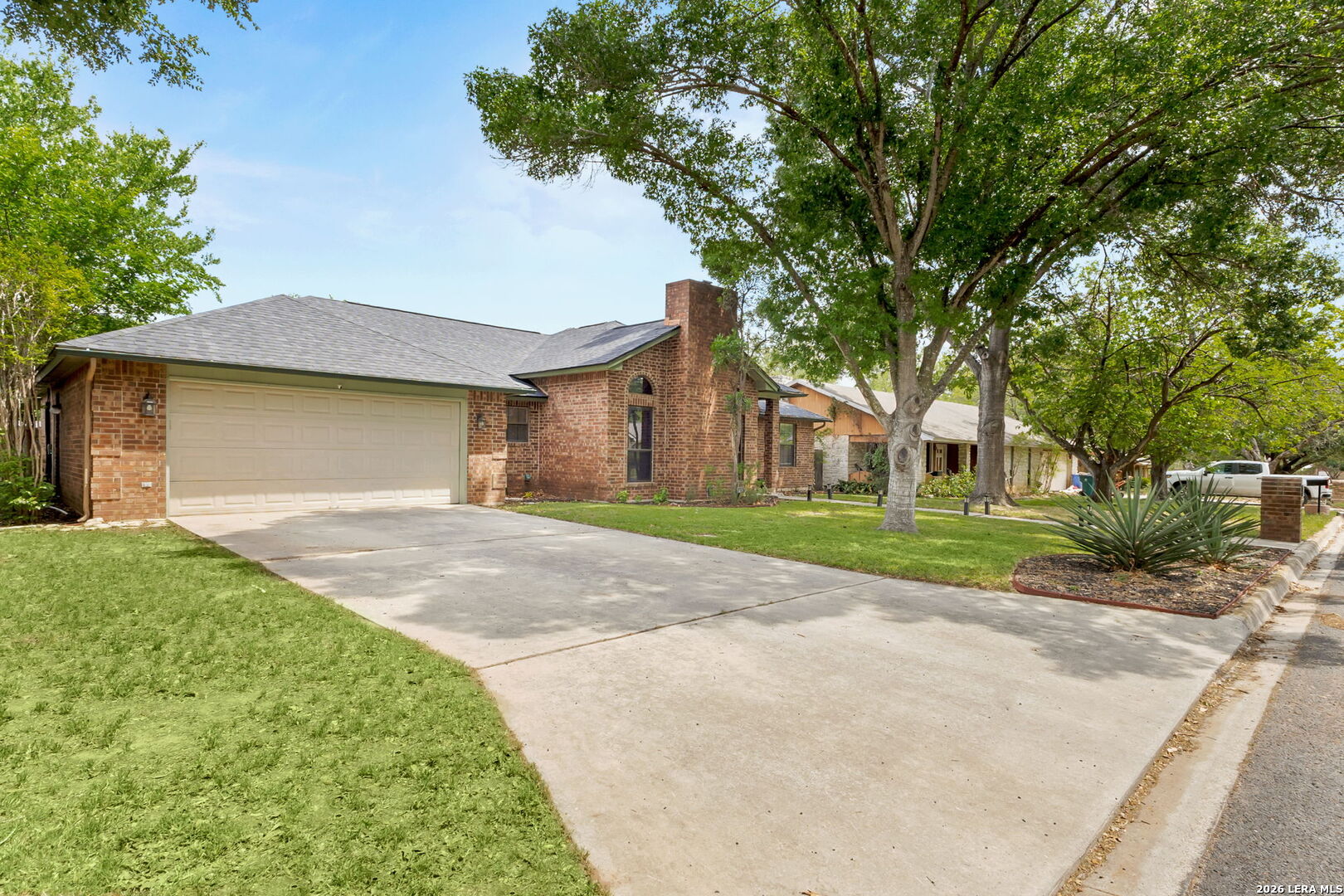 213 HILLTOP DR, ,  78155 — photo 1
